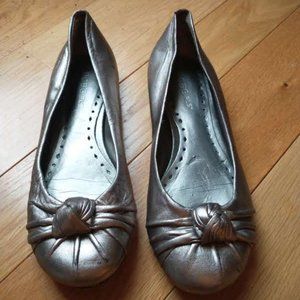 BCBG women's flats, silver, excellent condition, size 7
